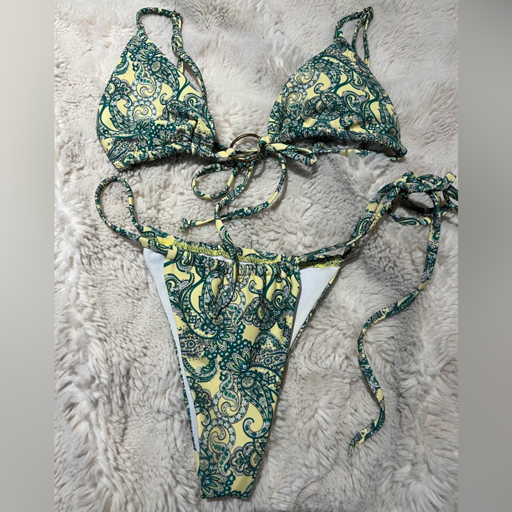 Green string bikini - Picture 2 of 6